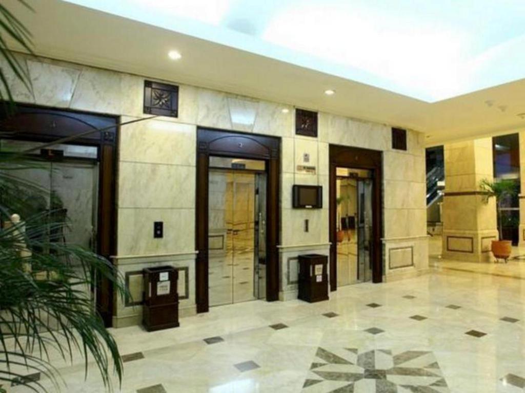 Grand Cempaka Business Hotel Джакарта Екстериор снимка
