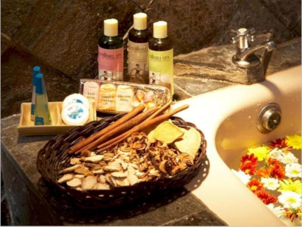 Grand Cempaka Business Hotel Джакарта Екстериор снимка