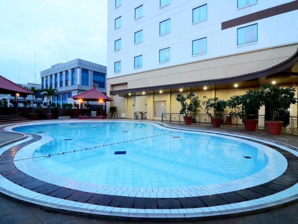 Grand Cempaka Business Hotel Джакарта Екстериор снимка