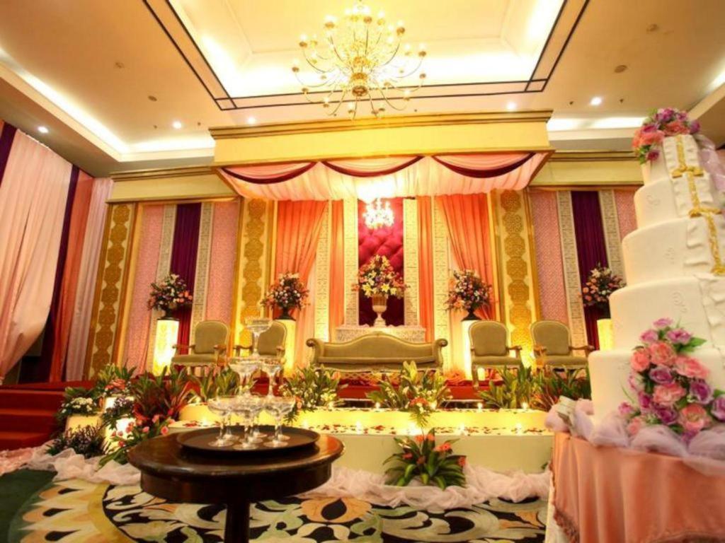 Grand Cempaka Business Hotel Джакарта Екстериор снимка
