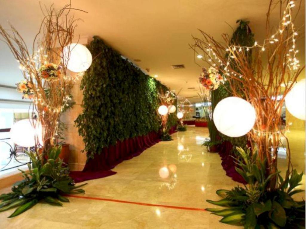 Grand Cempaka Business Hotel Джакарта Екстериор снимка