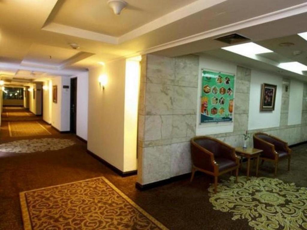 Grand Cempaka Business Hotel Джакарта Екстериор снимка