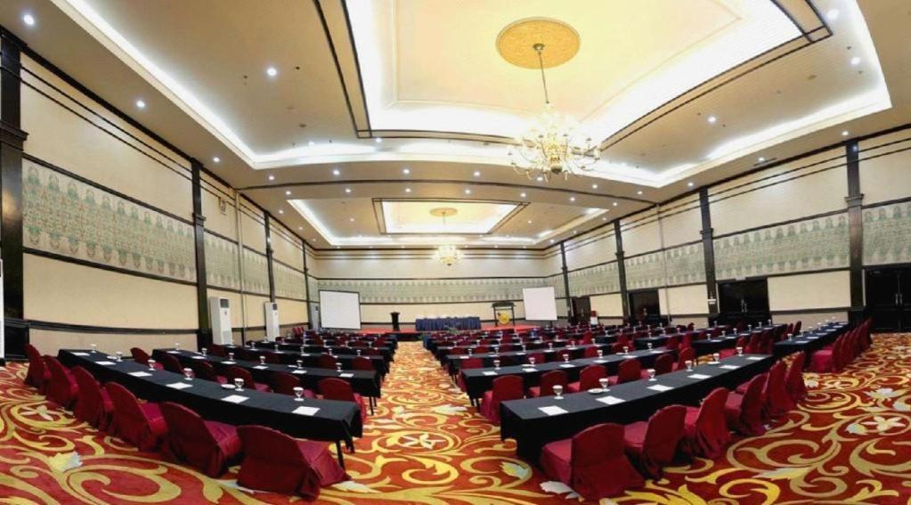 Grand Cempaka Business Hotel Джакарта Екстериор снимка